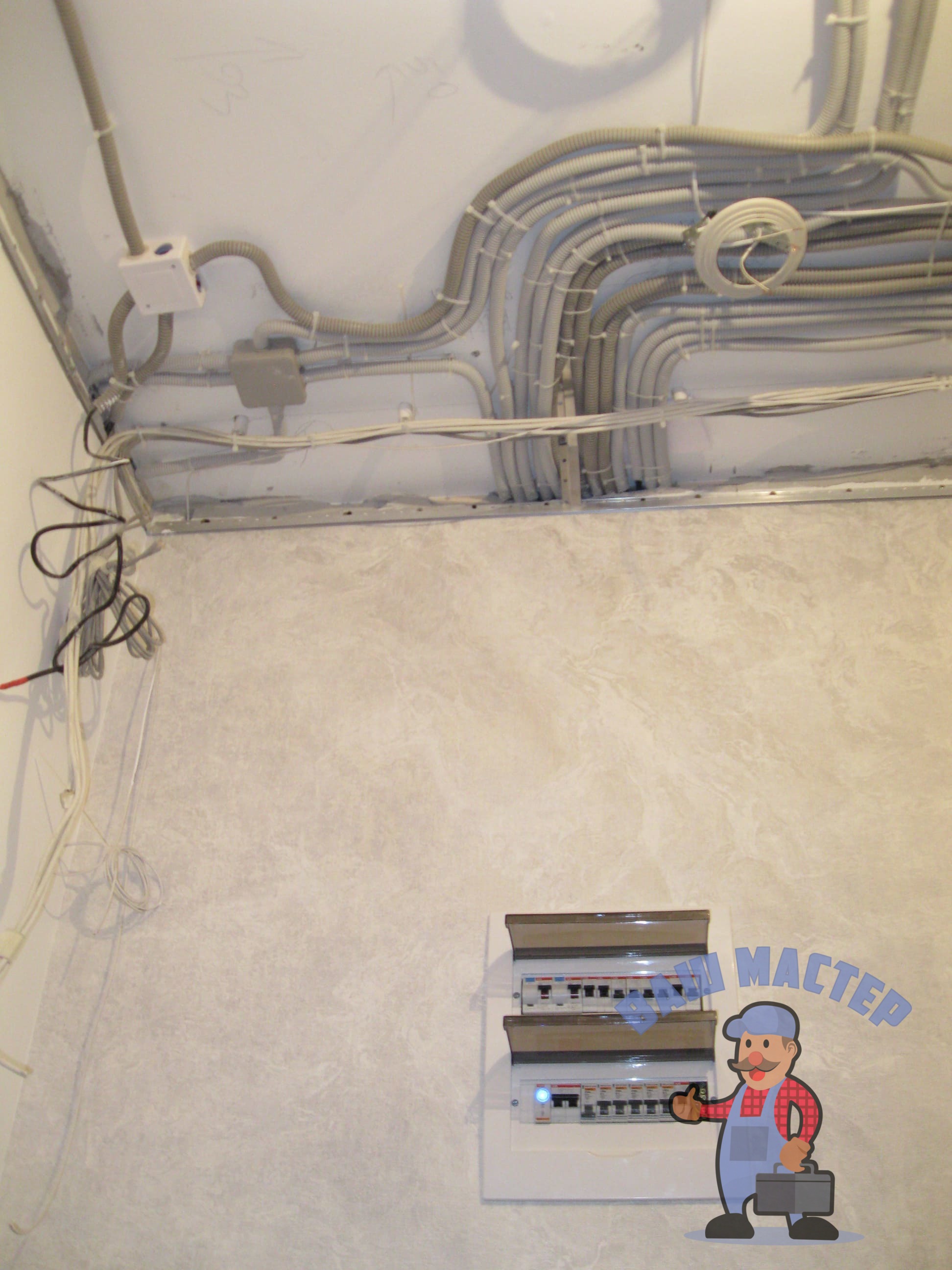 Прокладка электропровода на потолке